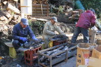 八木山炭焼き有志の会炭出し