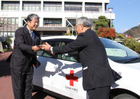 日赤松崎町分区へ災害救護用自動車 日赤松崎町分区へ災害救護用自動車