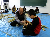 棚田百笑くらぶ輪飾り作り