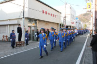 松崎町消防団パレード、一斉放水