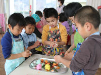 幼稚園でお団子づくりとどんど焼き