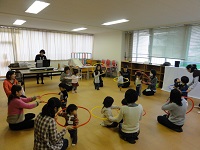すくすく広場リトミック教室