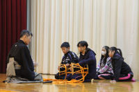 松崎小学校で「能楽」